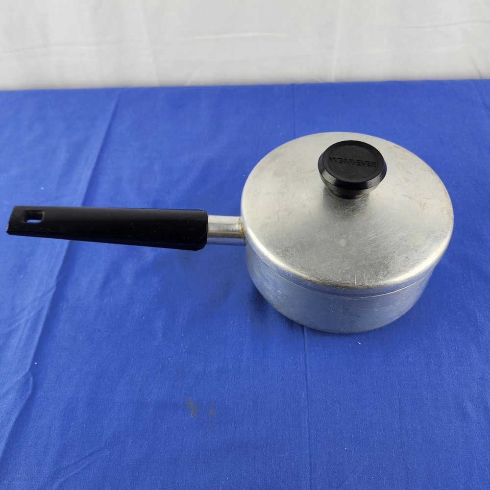 WEAR-EVER 1 Qt‎ Sauce Pan And Lid Made in the USA Vintage